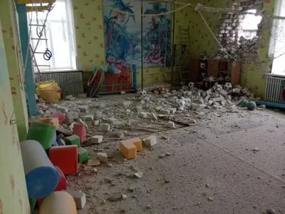 Бойовики обстріляли дитсадок у Станиці Луганській, є постраждалі