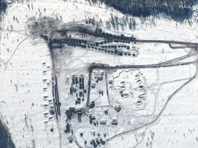 Reuters: спутник зафиксировал отвод и прибытие новой военной техники РФ возле границ Украины