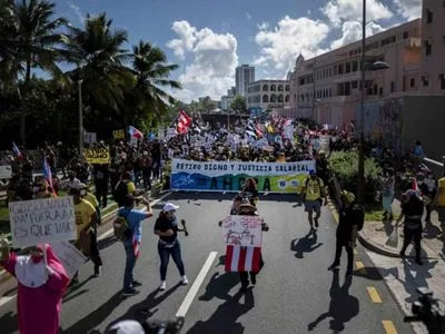Протесты в Пуэрто-Рико нарастают на фоне требований повышения заработной платы