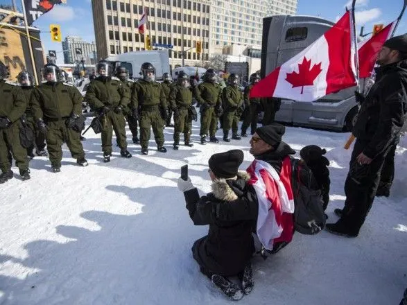 kanada-politsiya-zaareshtuvala-desyatki-lyudey-pislya-3-tizhnevogo-protestu