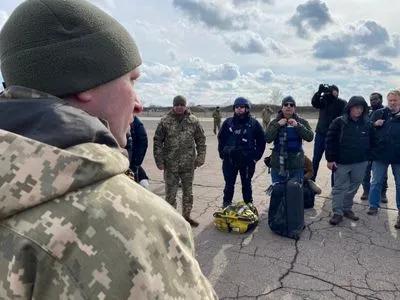 Сигнал об отсутствии агрессивных намерений со стороны Украины: в район ООС прибыла группа чиновников, нардепов и журналистов