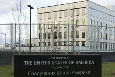 Bloomberg: американських дипломатів евакуювали з України до Польщі