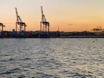 Непогода ограничила судоходство в крупнейших портах Украины