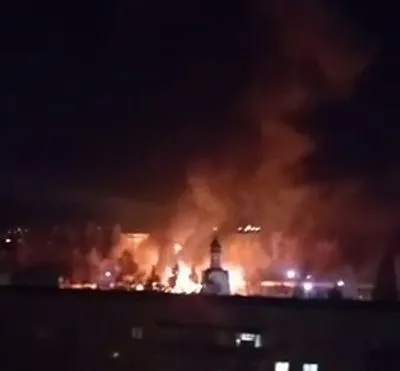 У Сумах після потужних обстрілів росіян горить артучилище. Триває бій - ЗМІ
