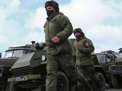 Бердянск информирует о движении вражеской колонны техники в сторону города: власти призывают оставаться дома