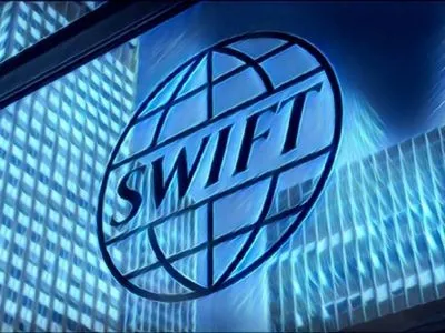 Отключение России от SWIFT остается "крайним средством" - глава Минфина Франции