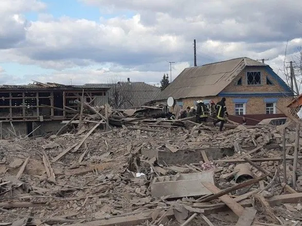 На Київщині снаряд російських окупантів влучив у будинок: загинули троє людей