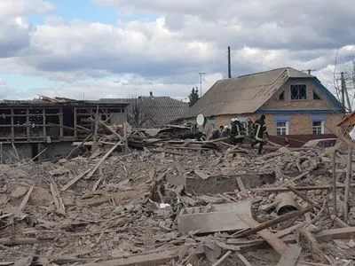 В Киевской области снаряд российских оккупантов попал в дом: погибли три человека