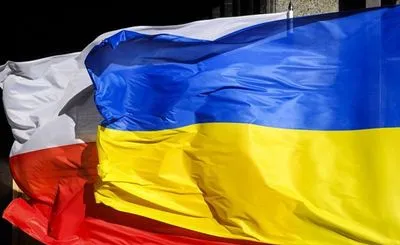 В Украину поступила колонна с вооружением из Польши