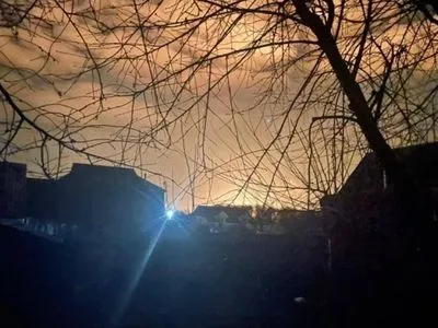 Пожар на нефтебазе в Василькове: людей призвали закрывать окна