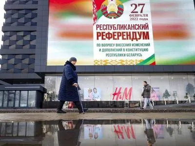 В Беларуси голосовали на "референдуме" за внесение правок в Конституцию