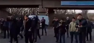 В Запорожской области мэр города с жителями остановили российских оккупантов