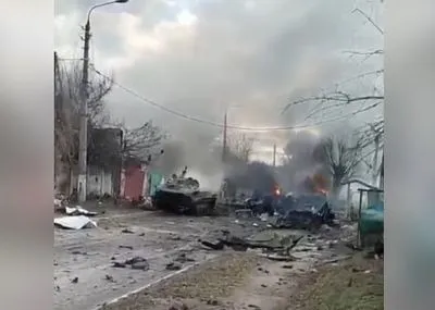 Под Киевом уничтожено и повреждено более 200 единиц российской техники - Арестович