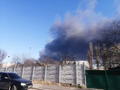 Російські окупанти обстрілюють Чернігів. Сталася пожежа поблизу Епіцентру