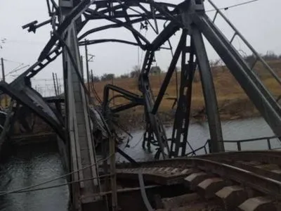 Оккупанты уничтожили железнодорожный мост в Васильевке на Запорожье