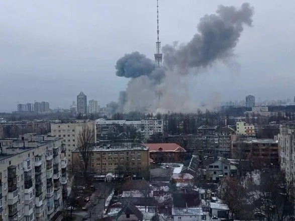 У Київську телевежу потрапило дві ракети, пошкоджено трансформаторну підстанцію та апаратну – Кличко