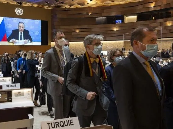Десятки дипломатов вышли из зала Совета ООН во время видеовыступления главы МИД России