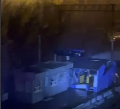 Хочуть заморозити Київ: ударом ракети біля Центрального залізничного вокзалу розірвало теплотрасу