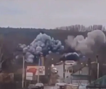 Перекрыли пути отхода: в Барышевке Киевской области после прохода российских военных взорвали мост