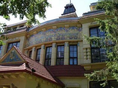 Харьков: оккупанты повредили здание государственной академии культуры - уничтожено большое витражное окно