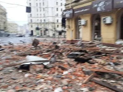 Повітряний удар по Харкову: ракети вразили центральну частину міста - будівлі міськради, Палацу праці та багатоповерхівки