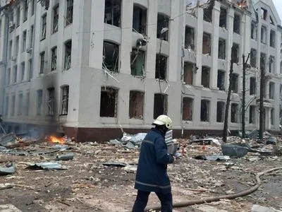 У Харкові окупанти обстріляли СБУ, будівлю поліції та університет: постраждало троє осіб