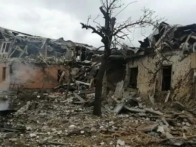 Удар по Чернигову: российская авиация также атаковала две школы и частные дома, предварительно - 9 человек погибли