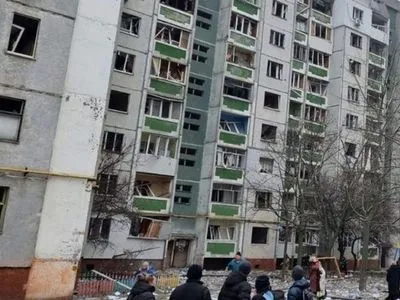 Російські окупанти завдали ракетного удару по житловому масиву в центрі Чернігова