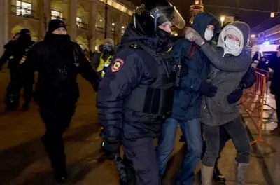 За вчера в России задержали 585 участников протеста против войны