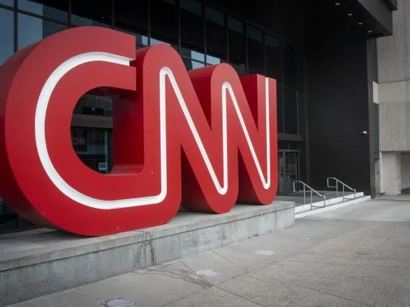 CNN останавливает работу в России