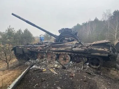 Украинские военные на направлении Броваров уничтожили 4 БМП и 2 танка РФ