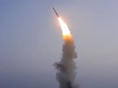 Північна Корея запустила в море балістичну ракету