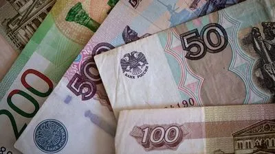 Російський рубль впав до нового рекордно низького рівня