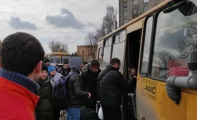 З Сум вдалося евакуювати мирних жителів: понад тисячу іноземних студентів прямують до Львова