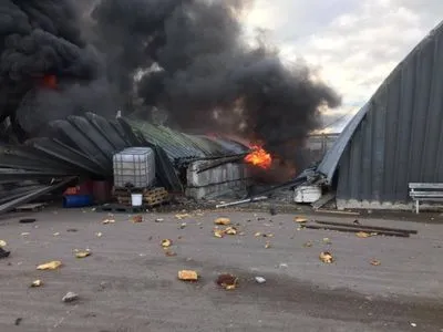 В Киевской области над селом сбили ракету "Калибр". Обломки упали на склады, вспыхнул пожар