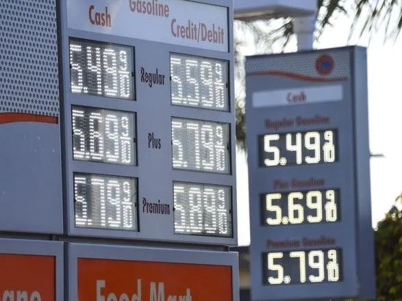 Бензин в США достиг рекордной ценовой отметки