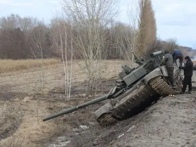 Российские военные стремительно теряют технику в Украине - CNN