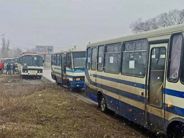 z-izyuma-evakuyovuyut-blizko-2-tisyach-lyudey-avtobusi-viyikhali-z-mista