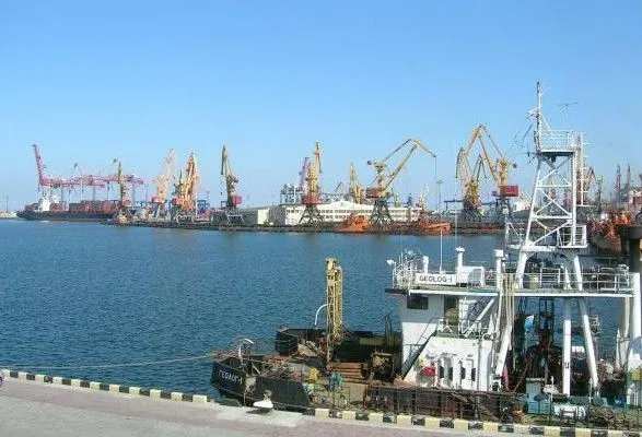 Україна закликала закрити порти для російських суден