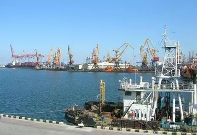 Украина призвала закрыть порты для российских судов