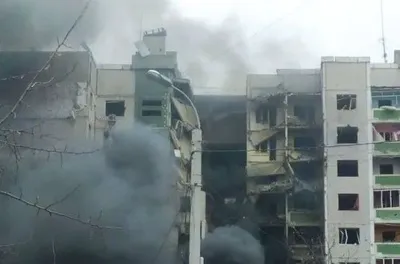 Враг снова нанес ракетный удар по Чернигову - бомба попала в многоэтажку