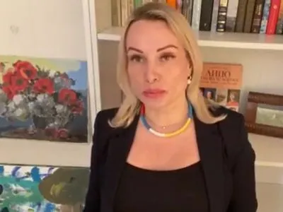 Президент України подякував редактору російського каналу, яка увірвалася в ефір з антивоєнним плакатом