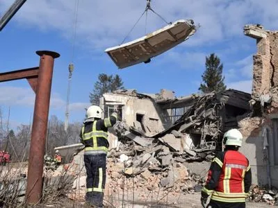 В результате авиаудара на Ровенщине погибли 9 человек, под завалами телебашни остаются люди