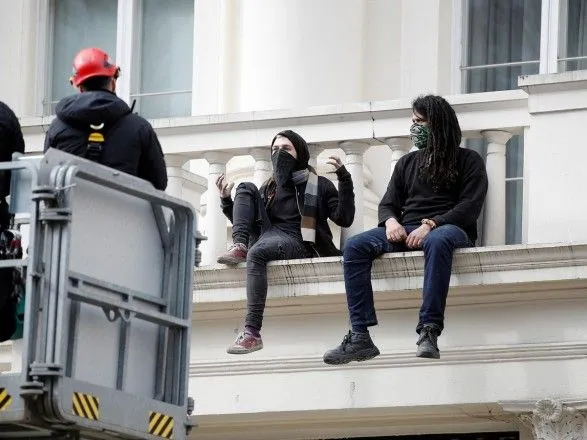 "Вы оккупируете Украину, мы оккупируем вас": в Лондоне сквоттеры захватили особняк Дерипаски, чтоб разместить в нем украинских беженцев