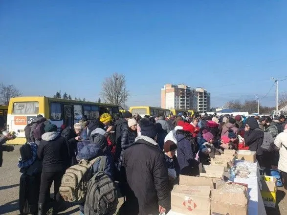 Гуманітарним коридором з Луганщини вдалося евакуювати понад 1700 людей
