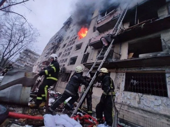 В Киеве на Оболони российские оккупанты попали в многоэтажку