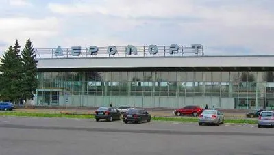 Под ракетные удары оккупантов попал аэропорт в Днепре: разрушена взлетно-посадочная полоса