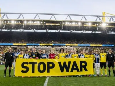 Титулованные английский и немецкий клубы провели акции поддержки Украины