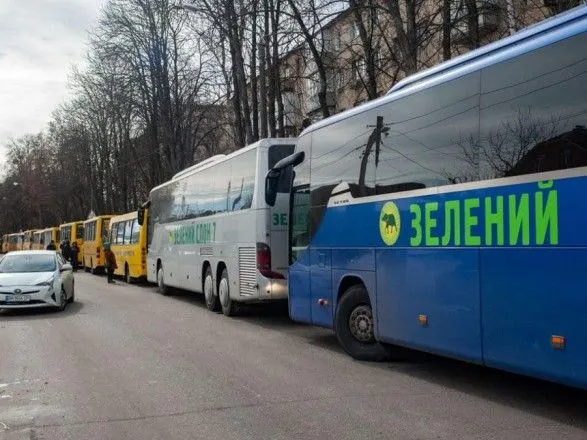Відібрали телефони та спалили: в Сумській області російські окупанти затримали евакуаційну колону