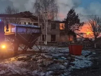 Окупанти ракетами поцілили в школу у Мерефі на Харківщині: є руйнування